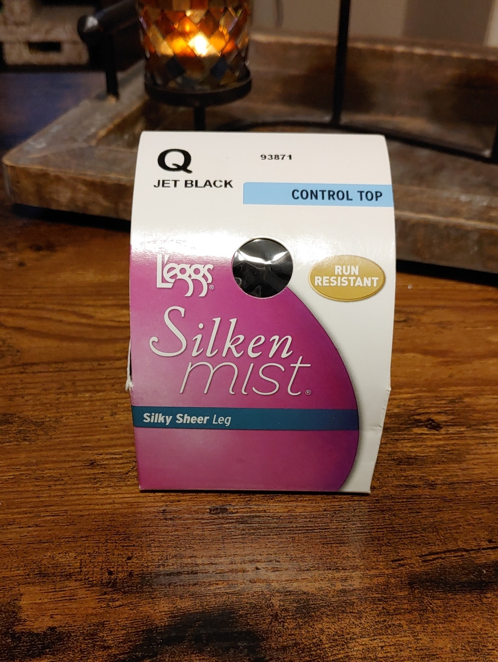 NWT Leggs silken Mist Queen Size Jet Black Run Resistant Control Top Pantyhose